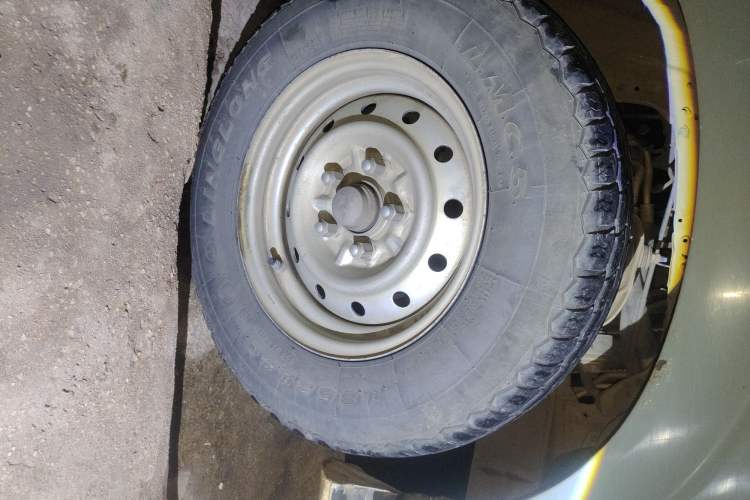 Used Foton Scenic 2014 2.0L Express Classic Short-Wheelbase High-Roof 4Y20M Right Front Wheel Hub