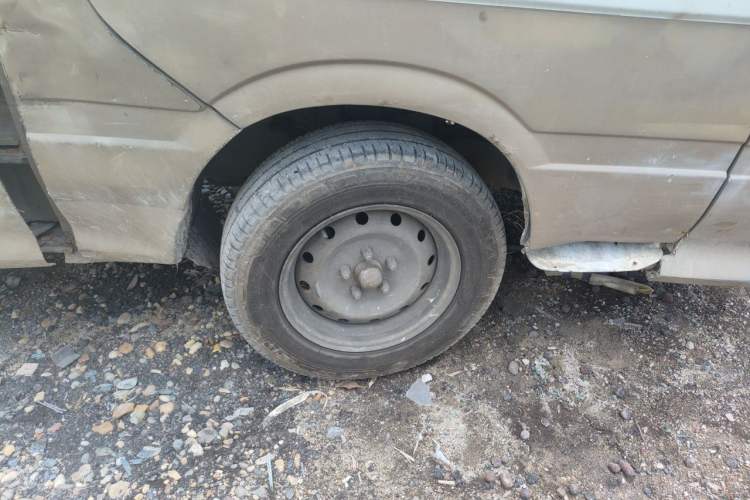Used Foton Scenic 2014 2.5T Express Standard Long-Wheelbase Low-Roof Version with 4J25TC Engine Right Front Wheel Hub