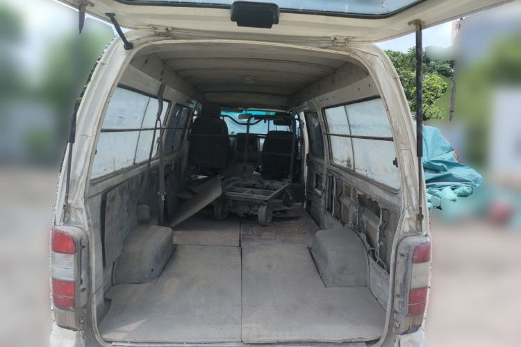 Used Foton Scenic 2014 2.5T Express Standard Long-Wheelbase Low-Roof Version with 4J25TC Engine Trunk