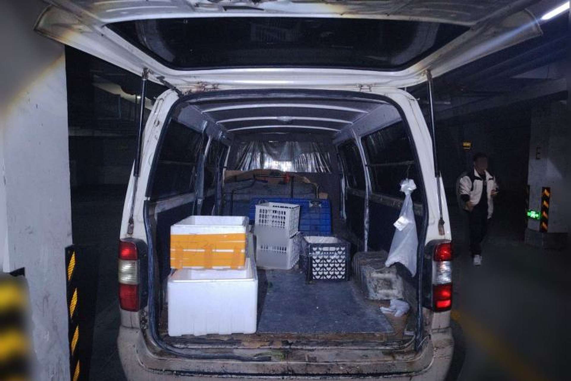 Used Foton Scenic 2014 2.0L Express Classic Short-Wheelbase Low-Roof 4Y20M Trunk