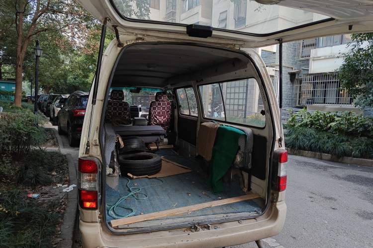 Used Foton Scenic 2014 2.0L Express Classic Long-Wheelbase Low-Roof 4Q20M1 Trunk
