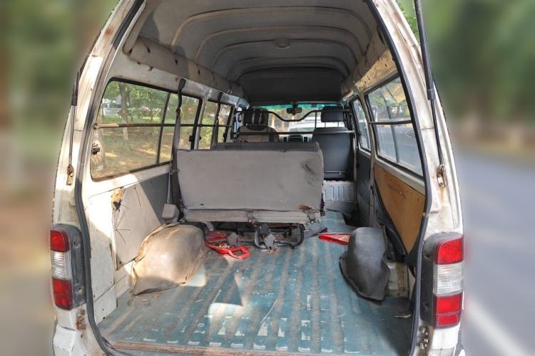 Used Foton Scenic 2014 2.5T Express Classic Long-Wheelbase High-Roof Version with 4J25TC Engine Trunk