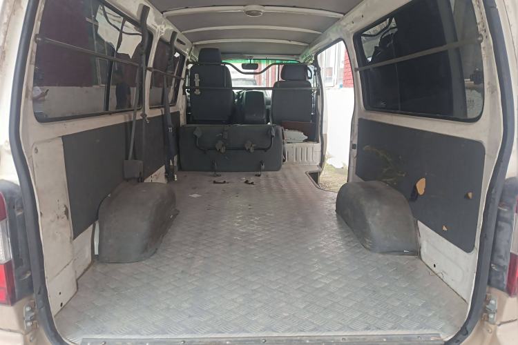 Used Foton Scenic 2014 2.0L Express Classic Short-Wheelbase Low-Roof 4Q20M Trunk