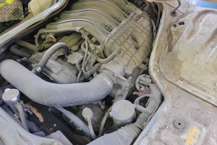 Used Foton Scenic  Engine Bay
