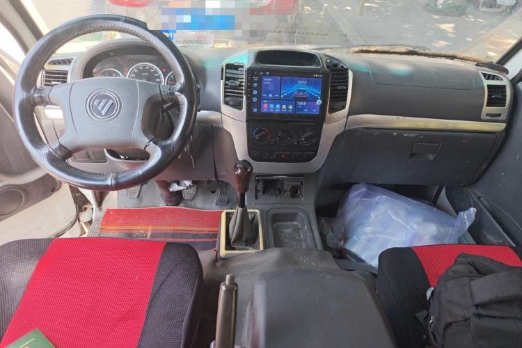Used Foton Scenic 2016 2.0L Landscape Express Version Long Wheelbase Low Roof 4Q20M1 Center Console