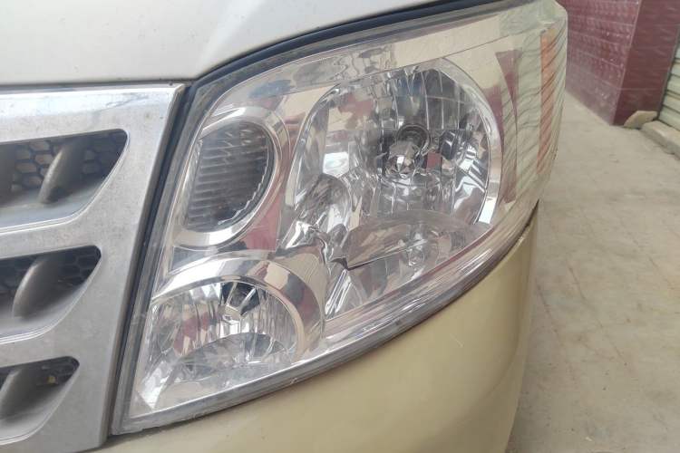 Used Foton Scenic 2016 2.0L Landscape Express Long-Wheelbase High-Roof 491EQ4A Right Front Headlight