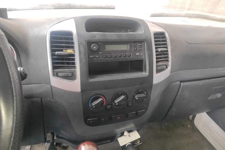 Used Foton Scenic 2016 2.0L Landscape Express Short Wheelbase Low-Roof Model 491EQ4A Audio And AC Panel