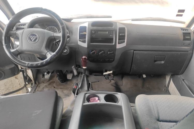 Used Foton Scenic 2016 2.0L Landscape Express Short Wheelbase Low-Roof Model 491EQ4A Center Console