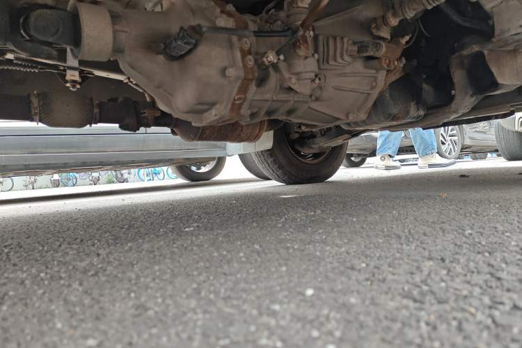 Used Foton Scenic 2016 2.0L Landscape Express Version Long Wheelbase Low Roof – 4Q20M Chassis Front Right