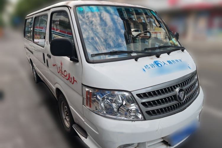 Used Foton Scenic 2016 2.0L Landscape Express Short Wheelbase Low-Roof Model 491EQ4A Front Right 45 Deg