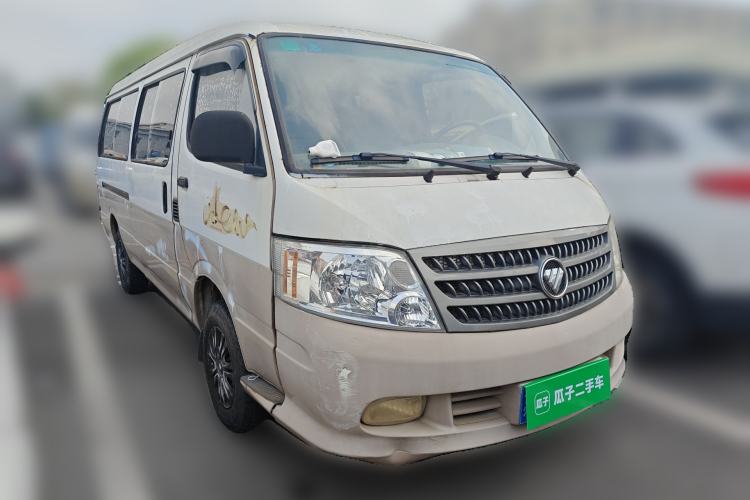 Used Foton Scenic 2016 2.0L Landscape Express Version Long Wheelbase Low Roof – 4Q20M Front Right 45 Deg