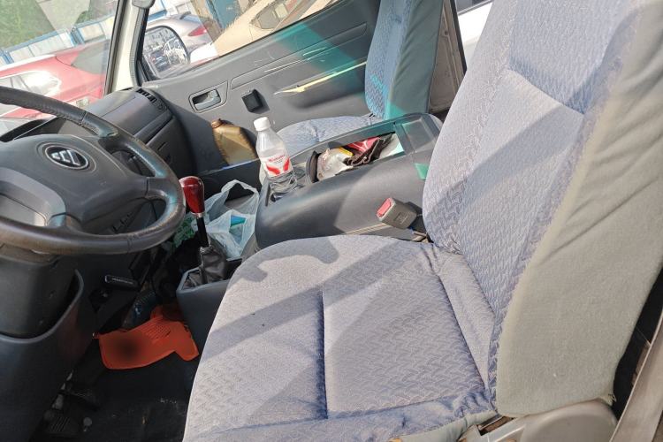 Used Foton Scenic 2016 2.0L Landscape Express Version Long Wheelbase Low Roof – 4Q20M Left Front Seat