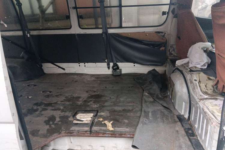 Used Foton Scenic 2016 2.5T Scenic Express Long Wheelbase Low-Roof 4J25TC Left Rear Seat