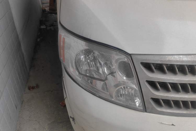 Used Foton Scenic 2016 2.0L Landscape Express Short Wheelbase Low-Roof Model 491EQ4A Right Front Headlight