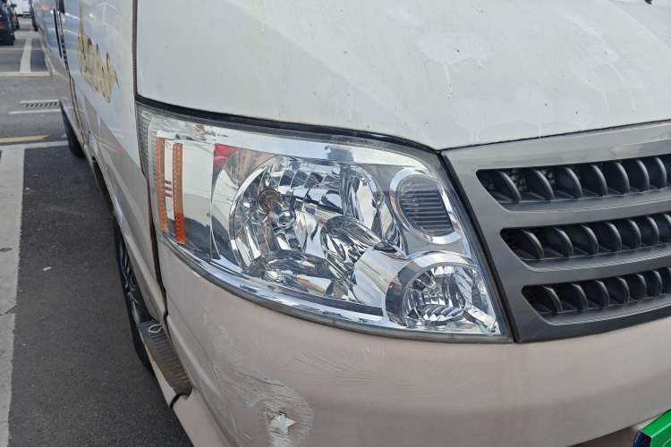 Used Foton Scenic 2016 2.0L Landscape Express Version Long Wheelbase Low Roof – 4Q20M Right Front Headlight