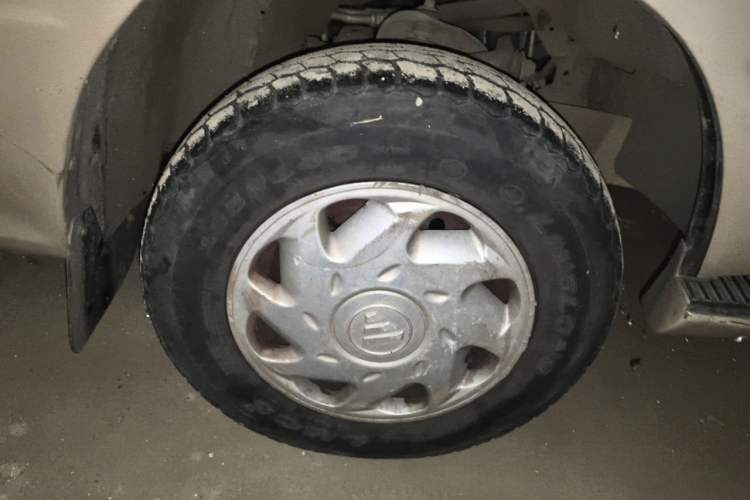 Used Foton Scenic 2016 2.0L Landscape Express Version Long Wheelbase Low Roof – 4Q20M Right Front Wheel Hub