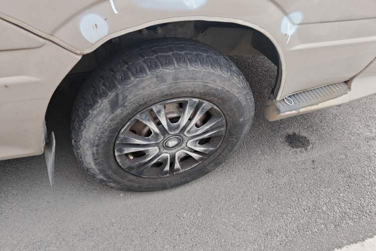 Used Foton Scenic 2016 2.0L Landscape Express Version Long Wheelbase Low Roof – 4Q20M Right Front Wheel Hub