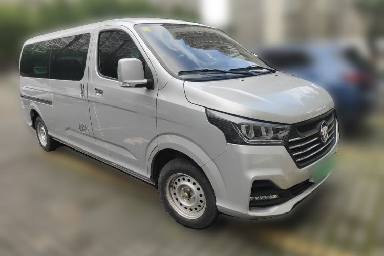 Used Foton Scenic  Front Right 45 Deg