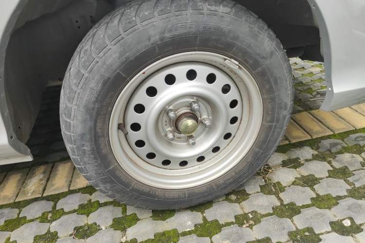 Used Foton Scenic  Right Front Wheel Hub