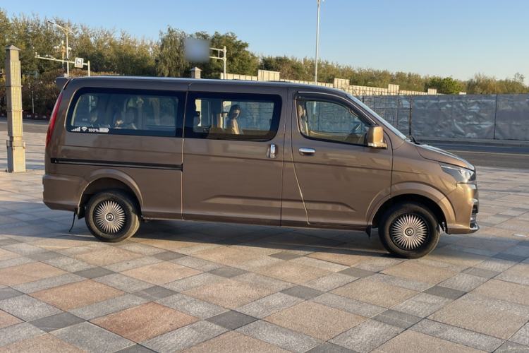 Used Foton Scenic G5 2023 2.0L Gasoline Commercial Version Passenger Van 7/9 Seats Model 1TZS Exterior 3