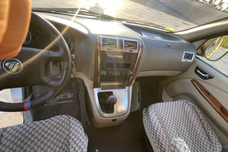 Used Foton Scenic G5 2023 2.0L Gasoline Commercial Version Passenger Van 7/9 Seats Model 1TZS Interior 3