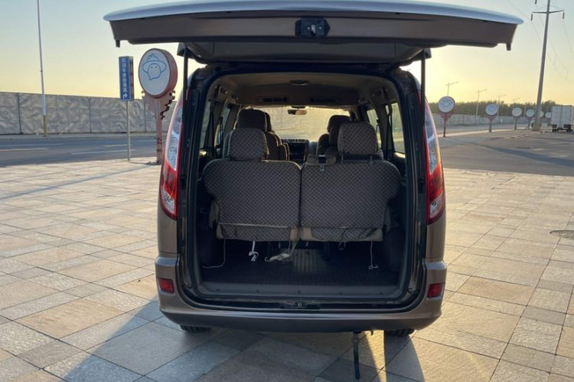 Used Foton Scenic G5 2023 2.0L Gasoline Commercial Version Passenger Van 7/9 Seats Model 1TZS Interior 8