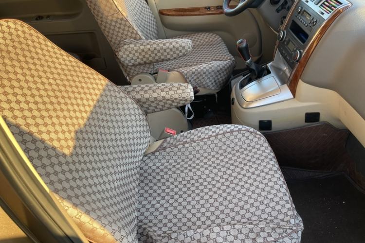 Used Foton Scenic G5 2023 2.0L Gasoline Commercial Version Passenger Van 7/9 Seats Model 1TZS Interior 9