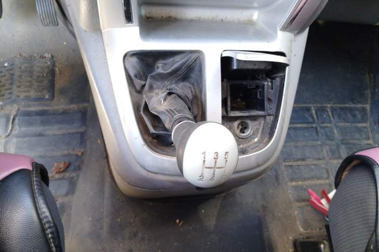 Used Foton Scenic G5 2021 2.0L Gasoline Commercial Version 5-Seater Multi-Purpose Passenger Vehicle 1TZS Gear Lever