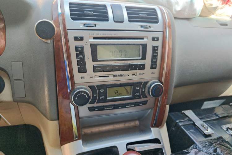 Used Foton Scenic G5 2019 2.0L New Express 7-Seater 1TZ Audio And AC Panel