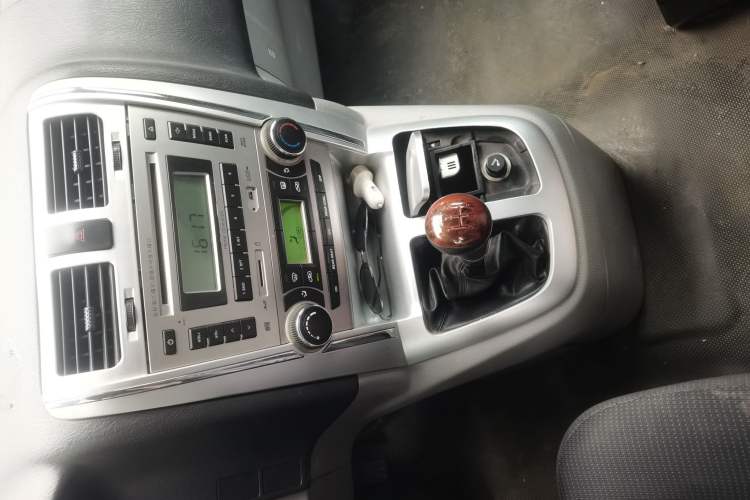 Used Foton Scenic G5 2019 2.0L Long-Wheelbase Flat-Top 2-Seat Van 4Q20M1 Audio And AC Panel