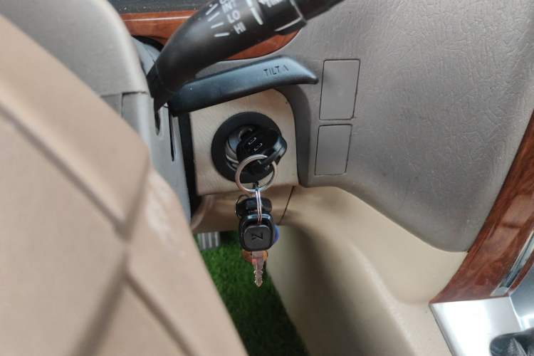 Used Foton Scenic G5 2019 2.0L Restyled New Express 7-Seater Multi-Purpose Passenger Vehicle 1TZ Vehicle Key