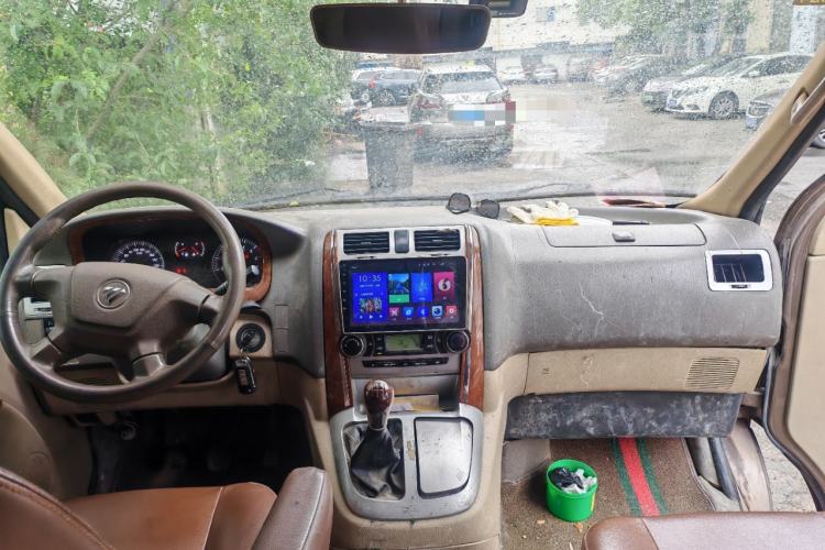 Used Foton Scenic G5 2019 2.0L Restyled New Express 7-Seater Multi-Purpose Passenger Vehicle 1TZ Center Console
