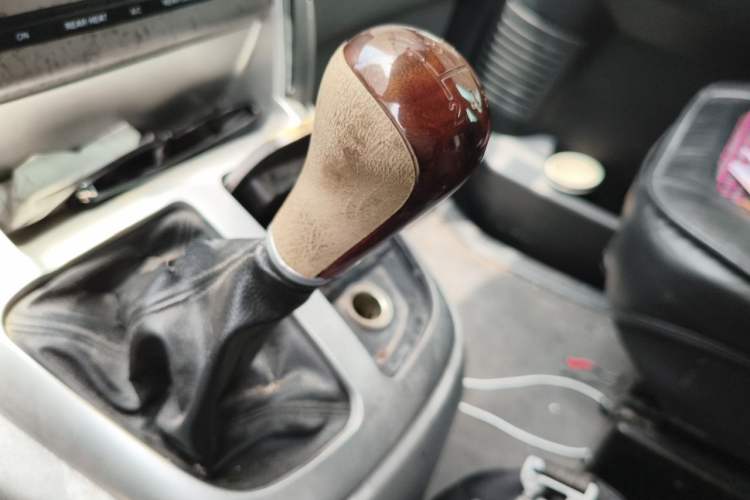 Used Foton Scenic G5 2019 2.0L New Express 6-Seater 1TZ Gear Lever