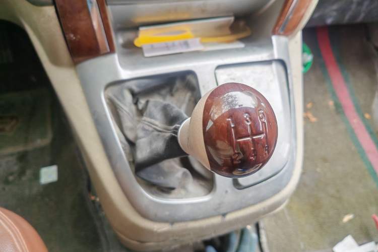Used Foton Scenic G5 2019 2.0L Restyled New Express 7-Seater Multi-Purpose Passenger Vehicle 1TZ Gear Lever