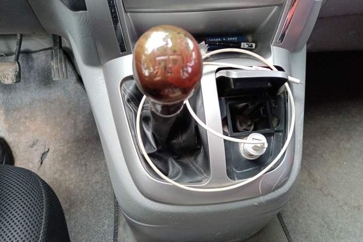 Used Foton Scenic G5 2019 2.0L New Express 6-Seater 1TZ Gear Lever