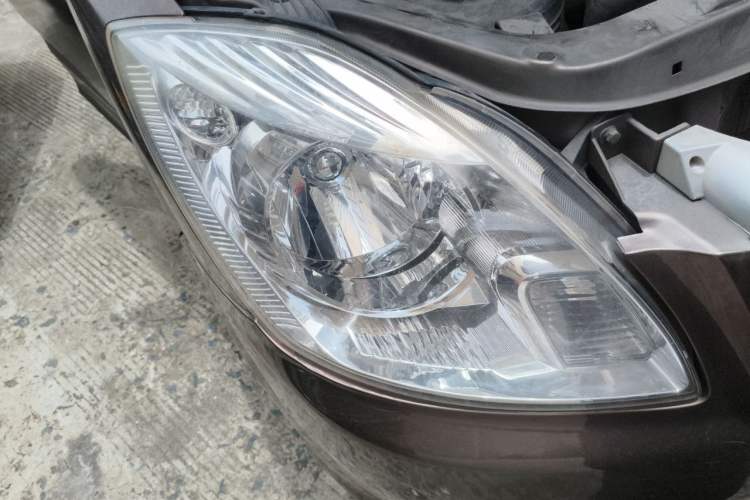 Used Foton Scenic G5 2019 2.0L New Express 6-Seater 1TZ Right Front Headlight