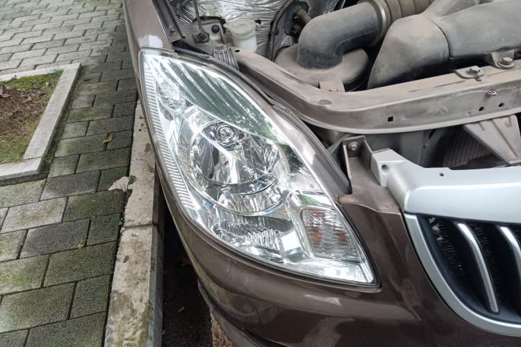 Used Foton Scenic G5 2019 2.0L New Express 6-Seater 1TZ Right Front Headlight