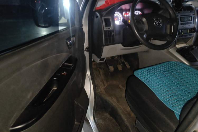 Used Foton Scenic G5 2019 2.0L Restyled New Express 6-Seater Multi-Purpose Passenger Vehicle 1TZ Driver Seat