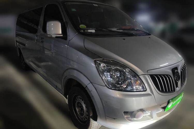 Used Foton Scenic G5 2019 2.0L Restyled New Express 6-Seater Multi-Purpose Passenger Vehicle 1TZ Front Right 45 Deg