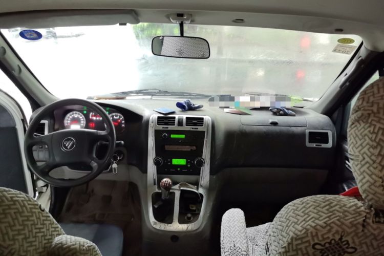 Used Foton Scenic G5 2019 2.0L Restyled New Express 6-Seater Multi-Purpose Passenger Vehicle 1TZ Center Console