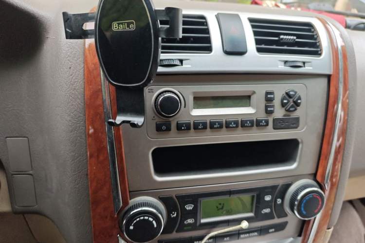 Used Foton Scenic G5 2020 2.0L Long-Wheelbase Flat-Roof 9-Seater Multi-Purpose Passenger Vehicle 1TZS Audio And AC Panel