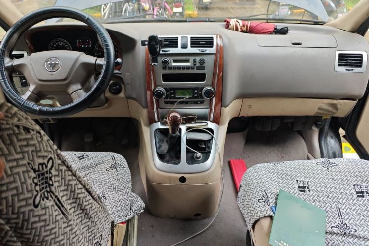 Used Foton Scenic G5 2020 2.0L Long-Wheelbase Flat-Roof 9-Seater Multi-Purpose Passenger Vehicle 1TZS Center Console