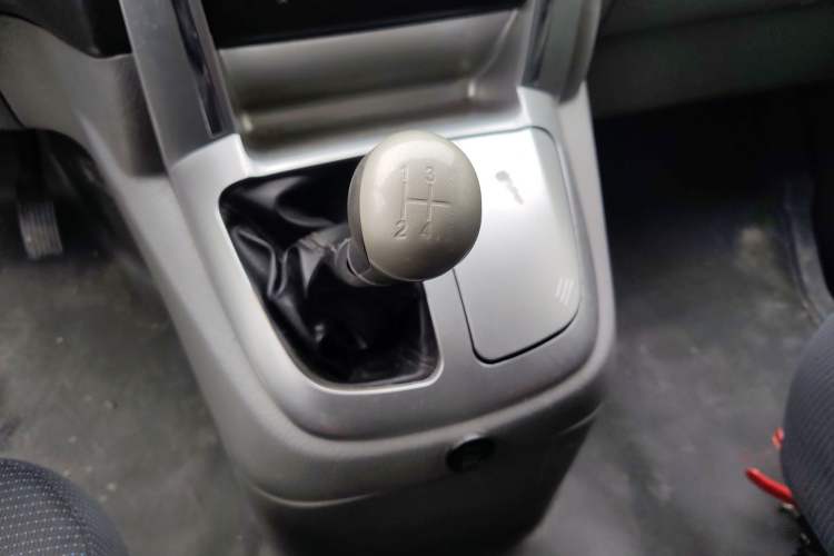 Used Foton Scenic G5 2020 2.4L Commercial Version Long-Wheelbase Flat-Roof 6-Seater Multi-Purpose Passenger Vehicle 4K22D4M Gear Lever