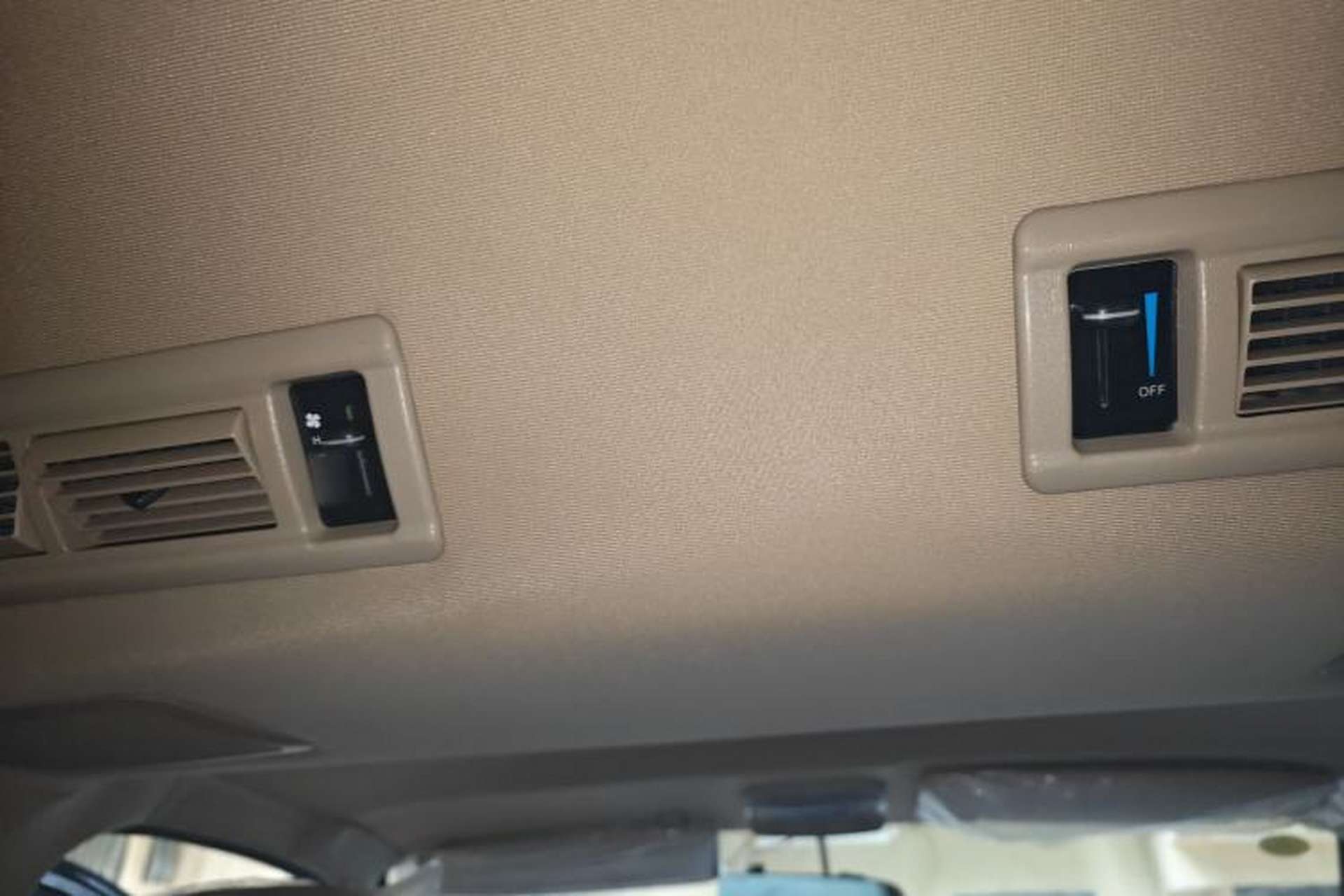 Used Foton Scenic G5 2020 2.0L Long-Wheelbase Flat-Roof 9-Seater Multi-Purpose Passenger Vehicle 1TZS Headliner