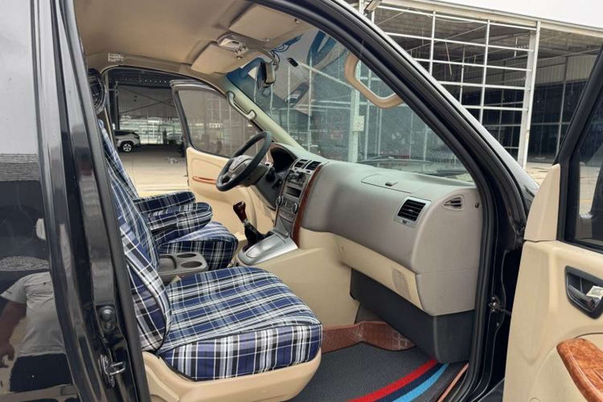 Used Foton Scenic G5 2020 2.0L Long-Wheelbase Flat-Roof 9-Seater Multi-Purpose Passenger Vehicle 1TZS Interior 1