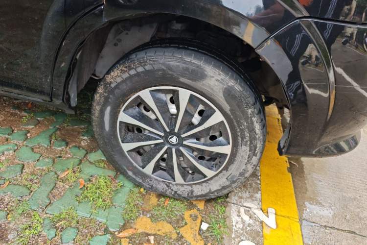 Used Foton Scenic G5 2020 2.0L Long-Wheelbase Flat-Roof 9-Seater Multi-Purpose Passenger Vehicle 1TZS Right Front Wheel Hub