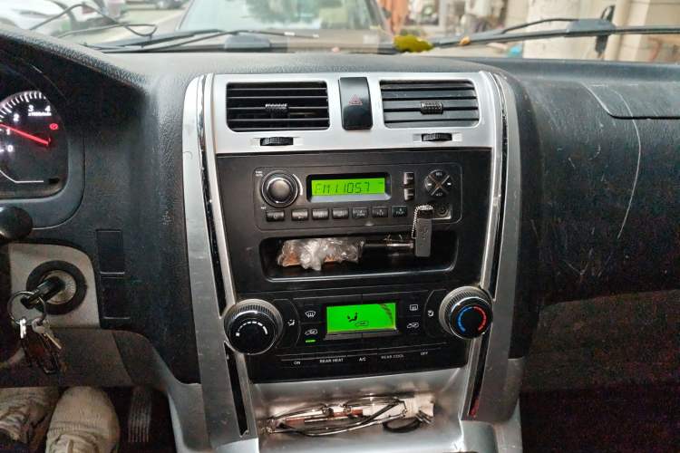 Used Foton Scenic G5 2020 2.0L Long-Wheelbase Flat-Roof 6-Seater Multi-Purpose Passenger Vehicle 1TZS Audio And AC Panel
