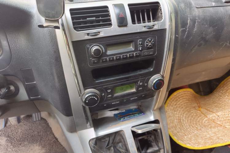 Used Foton Scenic G5 2020 2.0L Long-Wheelbase Flat-Roof 6-Seater Multi-Purpose Passenger Vehicle 1TZS Audio And AC Panel