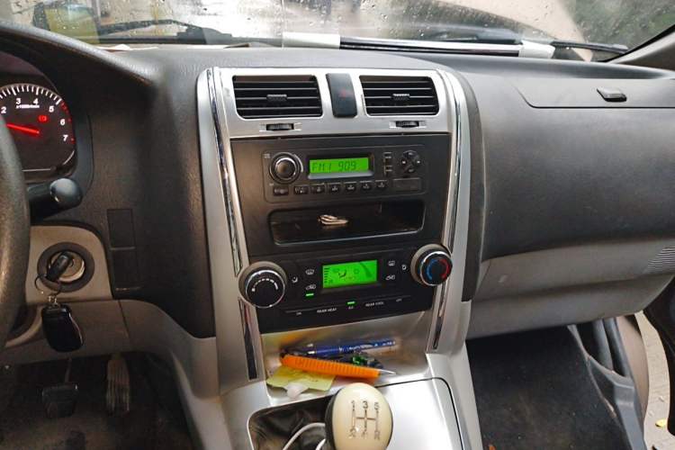 Used Foton Scenic G5 2020 2.0L Long-Wheelbase Flat-Roof 6-Seater Multi-Purpose Passenger Vehicle 1TZS Audio And AC Panel