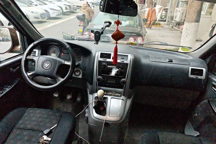 Used Foton Scenic G5 2020 2.0L Long-Wheelbase Flat-Roof 6-Seater Multi-Purpose Passenger Vehicle 1TZS Center Console